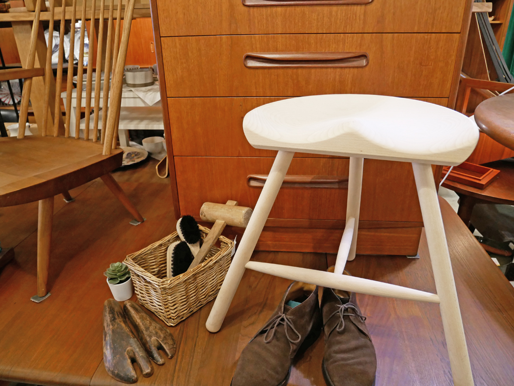 ワーナー Werner シューメーカーチェア Shoemaker Chair No.49 ～職人による職人の為の椅子～ | 家具を売るなら