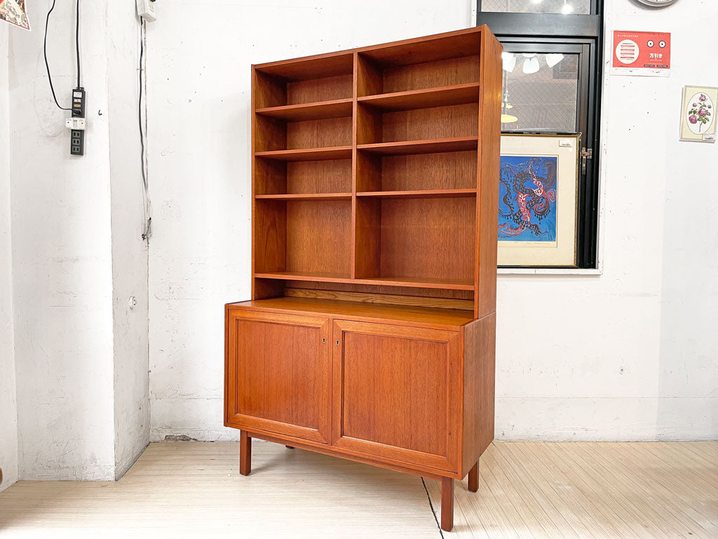デンマーク 北欧ヴィンテージ シェルフ 木扉 ディスプレイキャビネット 北欧家具 デンマーク 北欧ヴィンテージ オーク シェルフ 木扉付