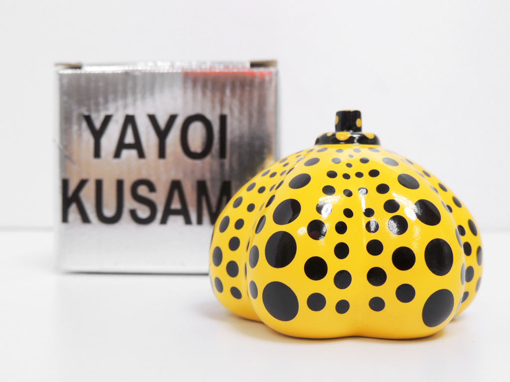 草間彌生 YAYOI KUSAMA パンプキン Pumpkin オブジェ ペーパーウェイト イエロー 水玉 ドット かぼちゃ 箱付 廃番品 –  TOKYO RECYCLE imption