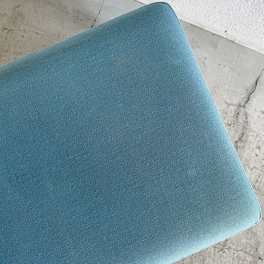 カーフ Karf カノ KANO オットマン スツール W65cm オーク無垢材 ファブリック ブルー系 廃番 〓