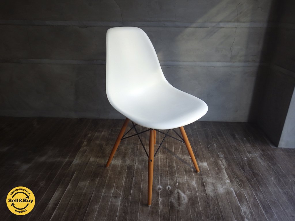 vitra ヴィトラ / 廃盤 サイドシェルチェア ホワイト / ダウェルレッグ( ウッドベース DSW ) / チャールズ&レイ イームズ デザイン ?♪