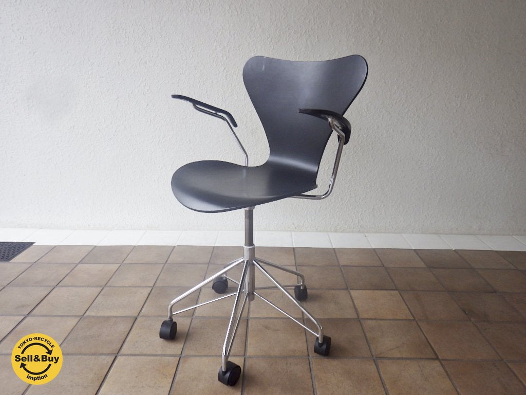 フリッツハンセン Fritz Hansen セブンチェア アーム・キャスター付き ラッカー ブラック アルネ・ヤコブセン ◇