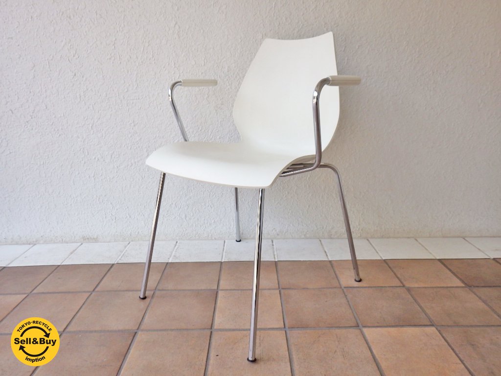 カルテル Kartell マウイ アームチェア Maui ホワイト 巨匠 ヴィコ・マジストレッティ デザイン スタッキング可 定価:¥36,612- イタリアモダン ◇