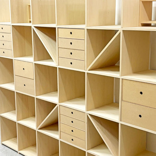 マルゲリータ margherita シェルフ シナ材 壁一面の本棚 縦5コマ×横7コマ 引き出し4段×4 引き出し2段×2 本棚の中の棚×2 総定価¥233,640- ●