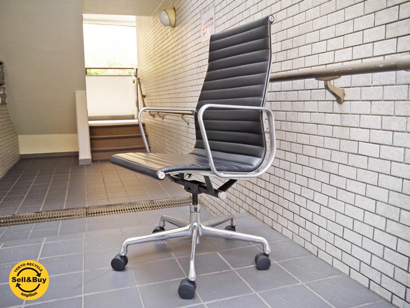 ハーマンミラー Herman Miller アルミナムグループ エグゼクティブチェア 本革製 アルミバフ 手動昇降 チャールズ&レイ・イームズ ■