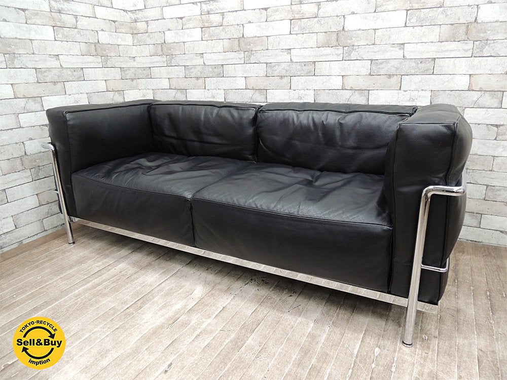 カッシーナ Cassina LC3 ソファ 2シーター フェザー カーフレザー FX革 本革 ブラック ル・コルビュジェ ピエール・ジャンヌレ シャルロット・ペリアン デザイン 定価:135万円 ●