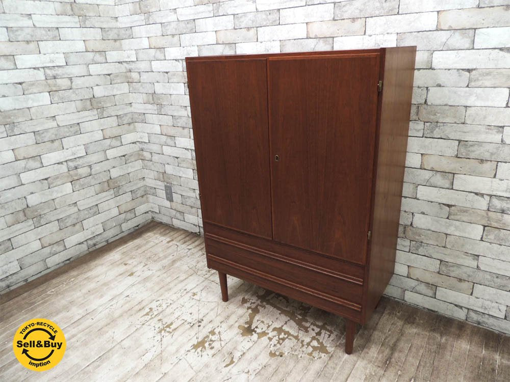 デンマーク ビンテージ チーク材 キャビネット 開き扉&2ドロワー 鍵付き W77.5cm 食器棚 収納棚 北欧家具 ●