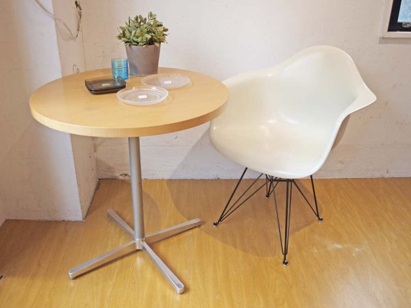 ハーマンミラー Herman Miller アームシェルチェア 現行 FRP製 パーチメント エッフェルベース イームズ ミッドセンチュリー ★