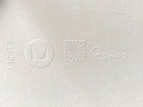 ハーマンミラー Herman Miller サイドシェルチェア 現行 FRP製 ホワイト エッフェルベース イームズ ミッドセンチュリー A ■