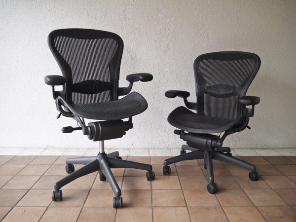 ハーマンミラー HermanMiller アーロンチェアライト Aeron Chair Lite アーム付 Bサイズ ランバーサポート クラシックカーボン グラファイトベース A ◇