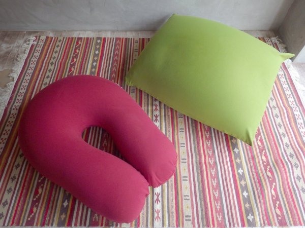 ヨギボー Yogibo ヨギボーサポート ビーズクッション 背もたれ&肘置き ワインレッド 定価¥15,290- ♪