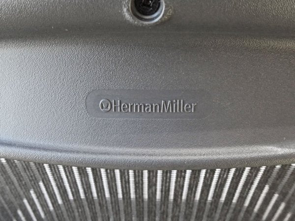 ハーマンミラー HermanMiller アーロンチェア ライト Bサイズ ポスチャーフィット クラシックカーボン グラファイトベース アーム固定 ★