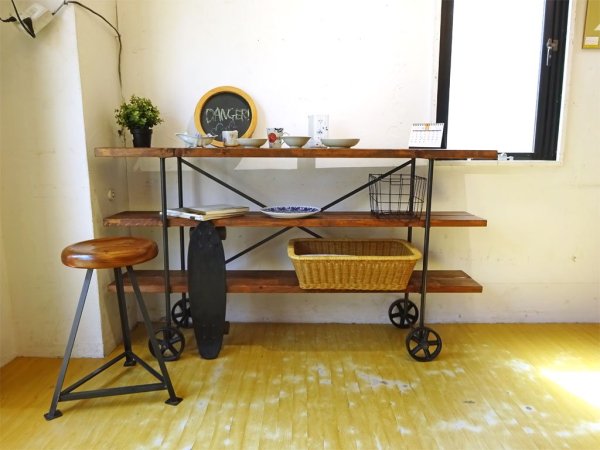 インダストリアル デルタレッグ アイアン × 無垢材 スツール Industrial triangle Leg Stool 高さ 56cm 3本脚 ★