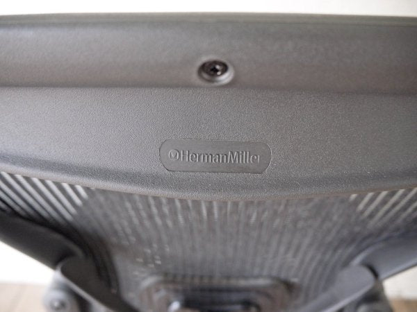 ハーマンミラー HermanMiller アーロンチェア ライト アームレス Bサイズ ポスチャーフィット クラシックカーボン グラファイトベース ◇