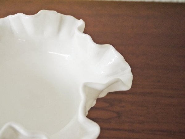 フェントン FENTON ホブネイル フラワーベース 脚付き 高さ14.5cm ミルクガラス アメリカ ◇