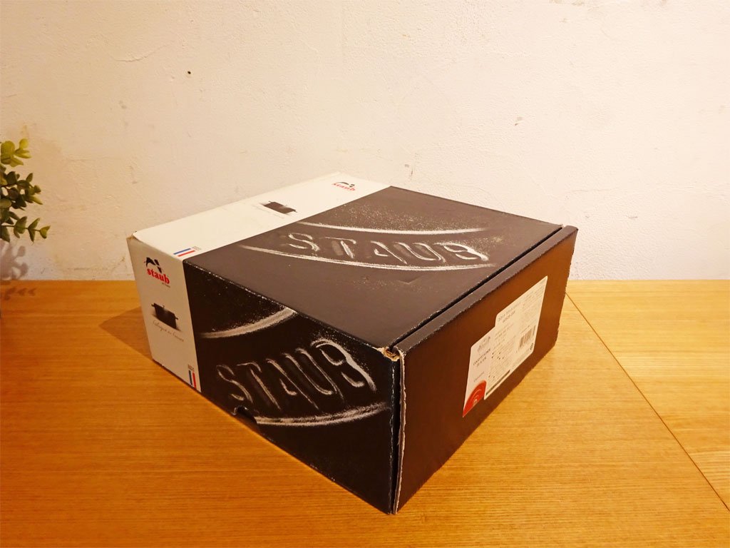 ストウブ STAUB ピコ ココット ラウンド 22cm 両手鍋 ホーロー鍋 グレナディンレッド 美品 元箱付 ★