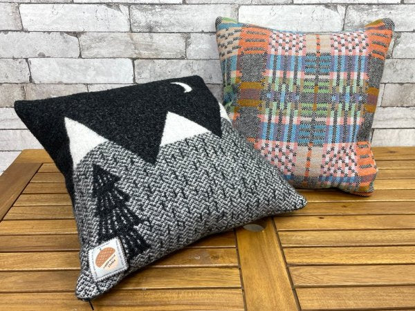 ドナウィルソン スタジオ DONNA WILLSON STUDIO マウンテン ムーン クッション Mountain Moon Cushion ブラック&ホワイト ウール100% フェザー ●