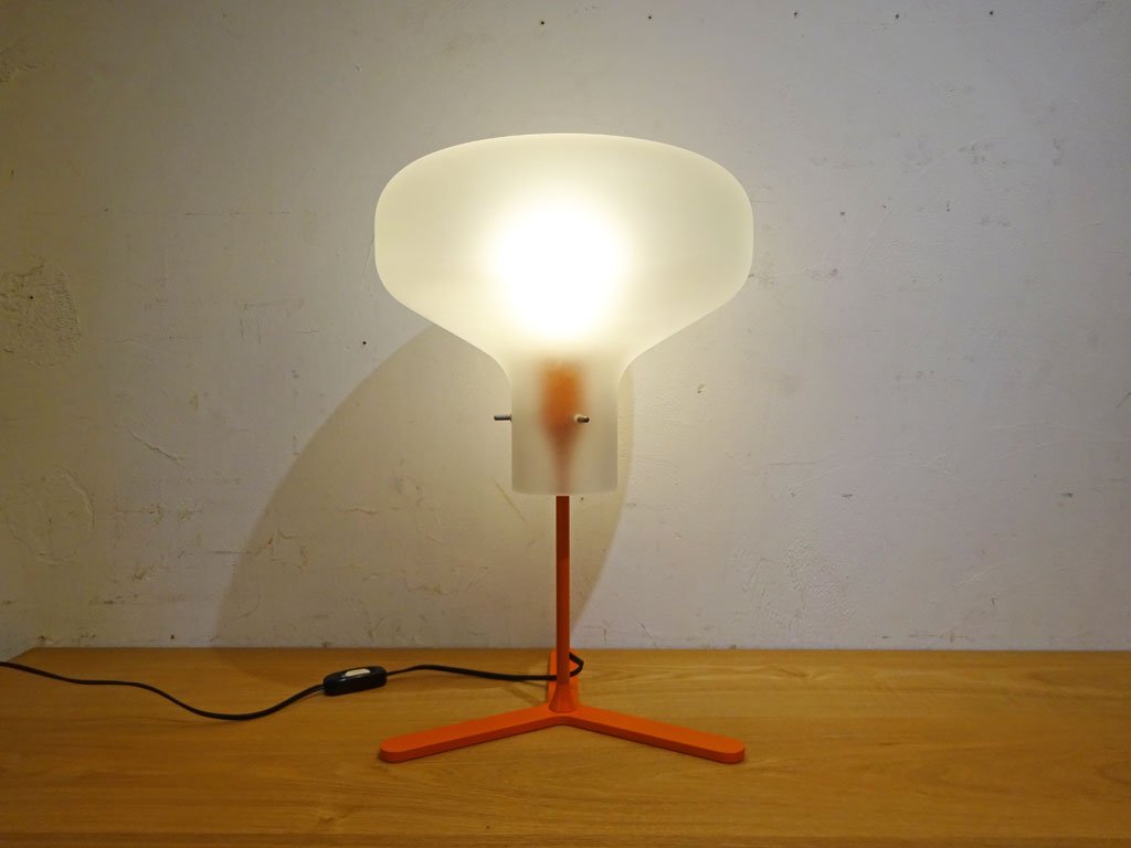 フランゼン Frandsen テーブルランプ すりガラスシェード モダン