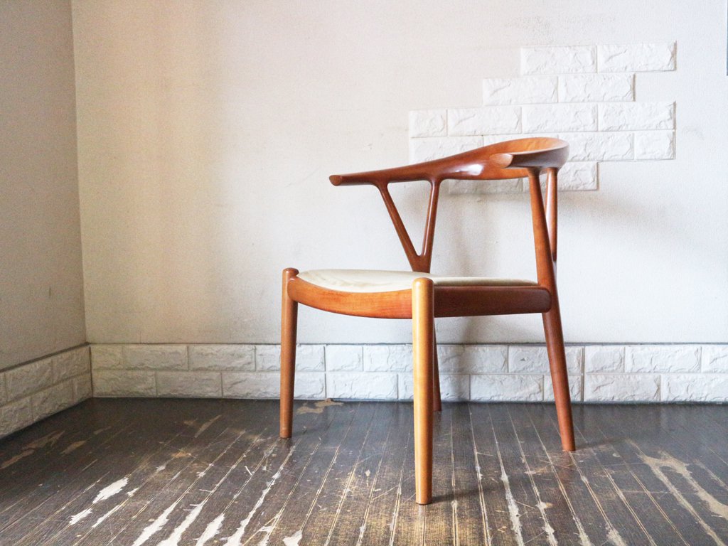 【美品｜メンテ済み】Vチェア　家具蔵（KAGURA）　チェリー材① 美品｜メンテ済み】Vチェア 家具蔵（KAGURA） チェリー材①