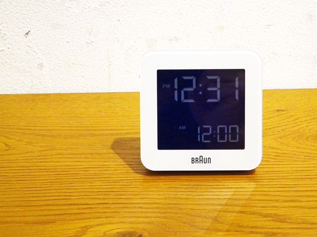 ブラウン BRAUN 電波時計 デジタルアラームクロック BNC009WH-RC ホワイト 日・米・英・独など各国の電波対応 ★