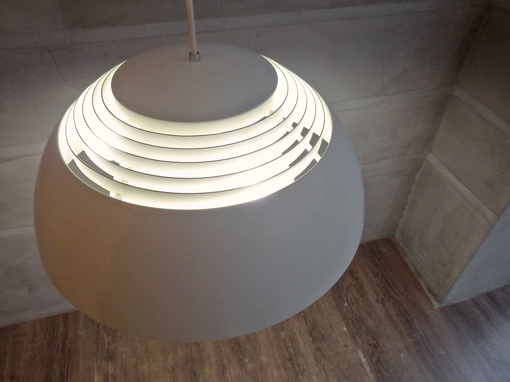 ルイスポールセン Louis Poulsen AJロイヤル AJ ROYAL 500 ホワイト アルネ・ヤコブセン Arne Jacobsen ペンダントライト♪