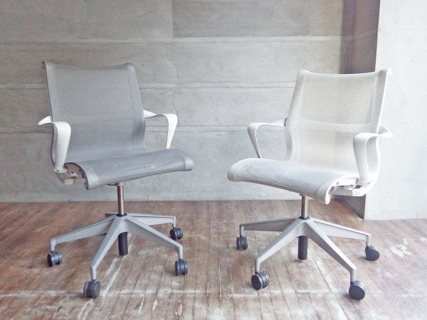 ハーマンミラー Herman Miller セトゥー Setu デスクチェア マルチパーパスチェア グレー メッシュシート Studio 7.5 5本脚タイプ 昇降機能 定価¥99,000- ♪