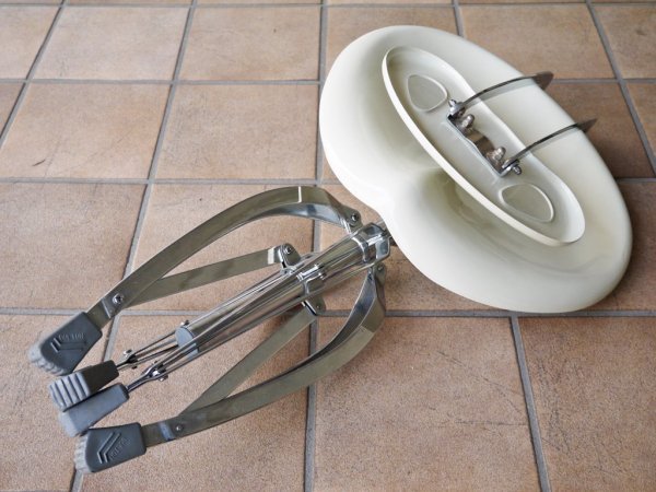 ダルトン DULTON X3 ビートチェア X3 BEAT CHAIR アイボリー クローム 回転式昇降 フォールディングチェア 廃番品 ◇