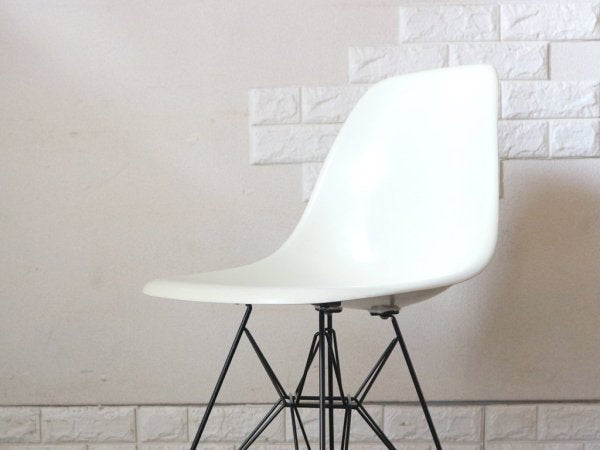 ハーマンミラー Herman Miller サイドシェルチェア 現行 FRP製 ホワイト エッフェルベース C&Rイームズ ミッドセンチュリー ◎