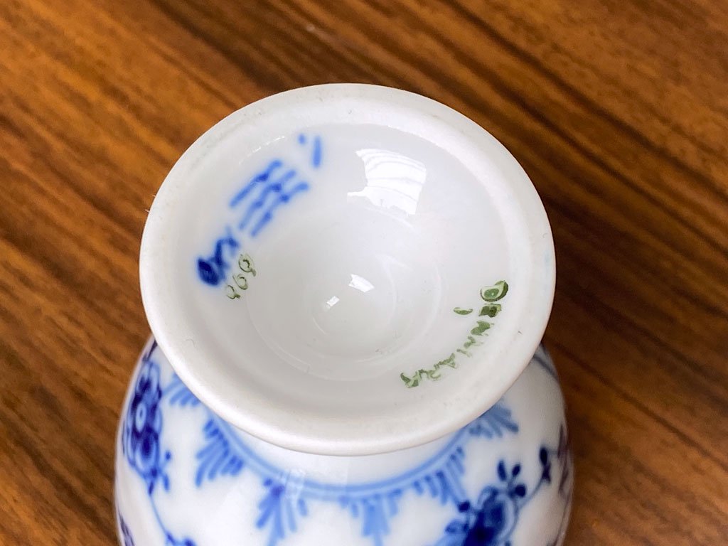 ロイヤルコペンハーゲン ROYAL COPENHAGEN ブルーフルーテッド プレイン エッグスタンド B ■