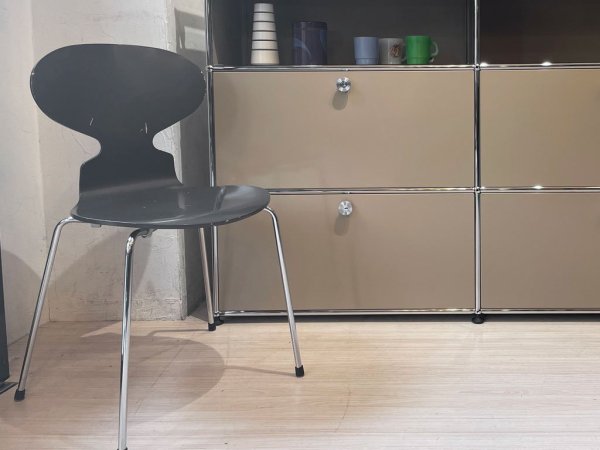 フリッツハンセン Fritz Hansen アントチェア ANT CHAIR ラッカー ダークグレー アルネ・ヤコブセン Arne Jacobsen デンマーク 参考定価48,400円 ★