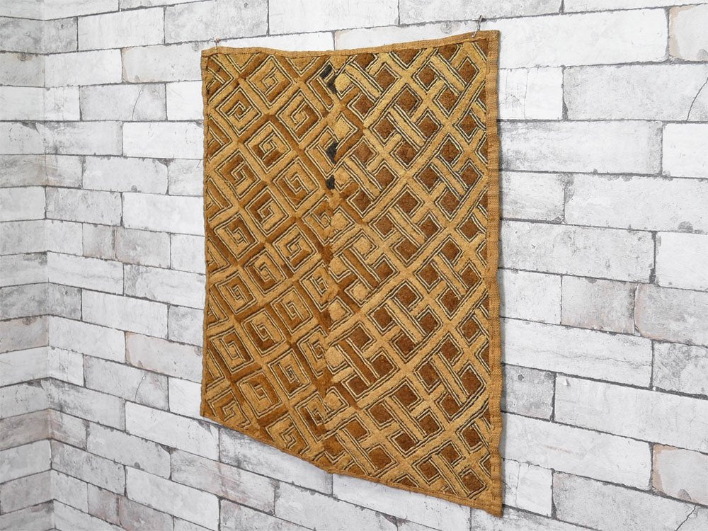 アフリカ クバ族 クバクロス Kuba Cloth 草ビロード 63×63cm スクエア ラフィアヤシ ビンテージ テキスタイル プリミティ –  TOKYO RECYCLE imption