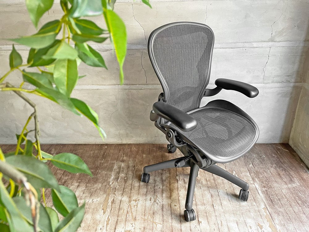 ハーマンミラー Herman Miller アーロンチェア Bサイズ フル装備 ランバーサポート グラファイトベース ビル・スタンフ & ドン・チャドウィック ♪