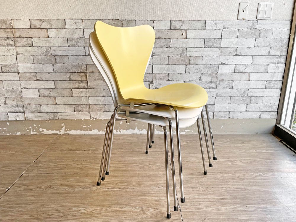 フリッツハンセン Fritz Hansen セブンチェア カラードアッシュ ホワイト アルネ・ヤコブセン Arne Jacobsen スタッキングチェア デンマーク 北欧家具 A ●