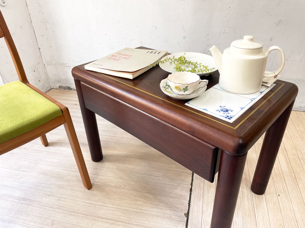 ロイヤルコペンハーゲン × ハスレブ Royal Copenhagen × Haslev ブルーフルーテッド ローズウッド サイドテーブル
ナイトテーブル デンマーク 北欧家具 ★