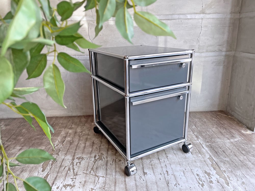ユーエスエムハラー USM Haller モジュラーファニチャー Modular Furniture ハラーシステム ロールボーイ ワゴン デスクキャビネット アントラサイト 鍵付き♪