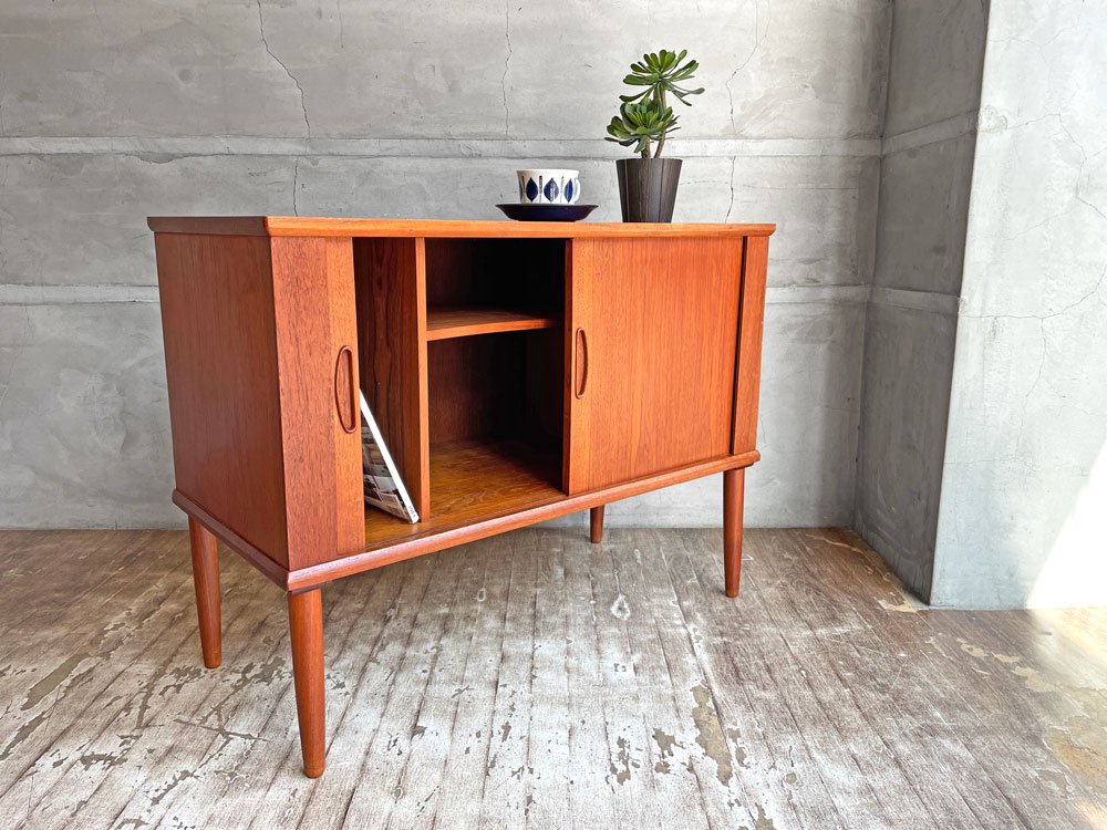 デンマークビンテージ Denmark vintage サイドボード キャビネット チーク材 蛇腹扉 北欧家具 ♪