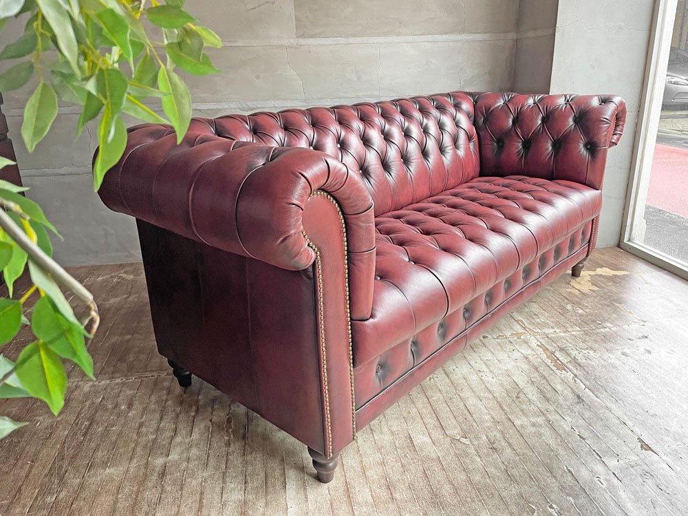 青山キノ Kino チェスターフィールドソファ 3人掛け 3Pソファ レザー 本革 ワインレッド クラシカル 英国スタイル ♪