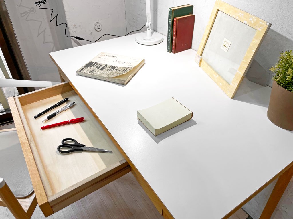 イデー IDEE スティルト テーブル STILT TABLE 1000 ホワイト デスク メラミン×オーク材 マリナ・ボーティエ Marina Bautier 参考定価 \59,000- ★
