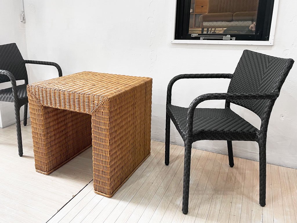ワイスワイス WISE WISE ミロ MIRO SV-302 スタッキング アームチェア 2脚セット プラスチックコード
ブラック 屋外使用可能 合計定価 \110,000- ★