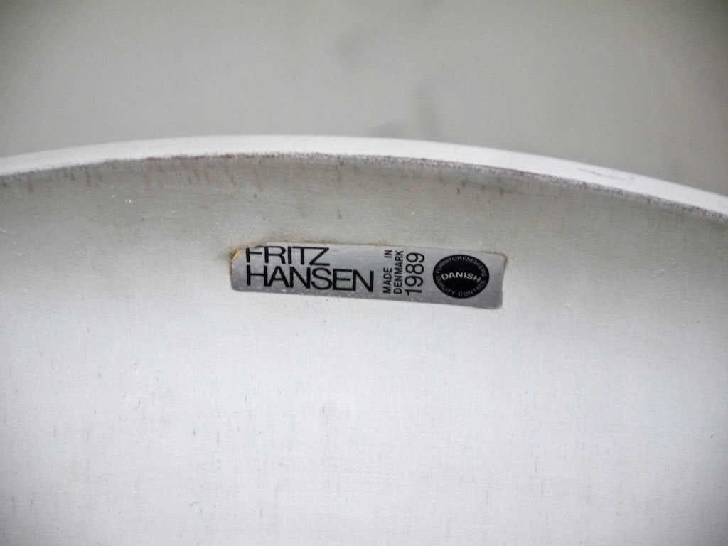フリッツハンセン Fritz Hansen セブンチェア ホワイトラッカー アルネ・ヤコブセン スタッキングチェア デンマーク 1989年製 ビンテージ B ■