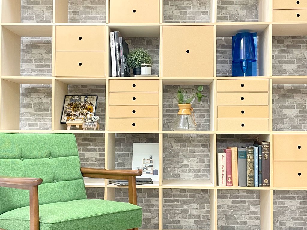 マルゲリータ margherita 壁一面の本棚 縦7コマ横7コマ オープンシェルフ 書棚 シナ材 無塗装 壁面収納 店舗什器 ミニマル 引き出し付 定価総額¥236,170- ●