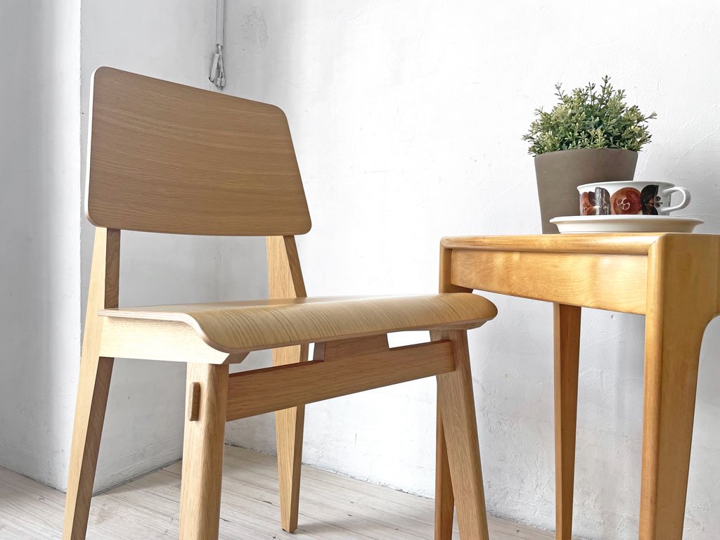 ヴィトラ vitra シェーズ トゥ ボワ Chaise Tout Bois ダイニングチェア オーク材 プライウッド ジャン・プルーヴェ 参考定価 ¥118,800- ★