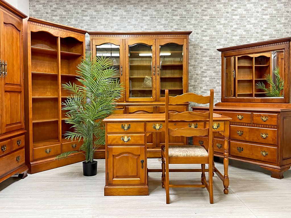 横浜ダニエル DANIEL チャイナキャビネット 食器棚 カップボード A-203 樺桜材 アーリーアメリカン カントリースタイル 受注生産品 定価¥1,001,000- ●