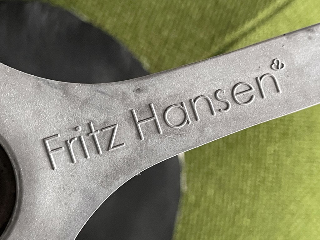フリッツハンセン Fritz Hansen 3316 エッグチェア Egg Chair 張替済み アルネ・ヤコブセン 北欧家具 デンマーク ラウンジチェア 〓