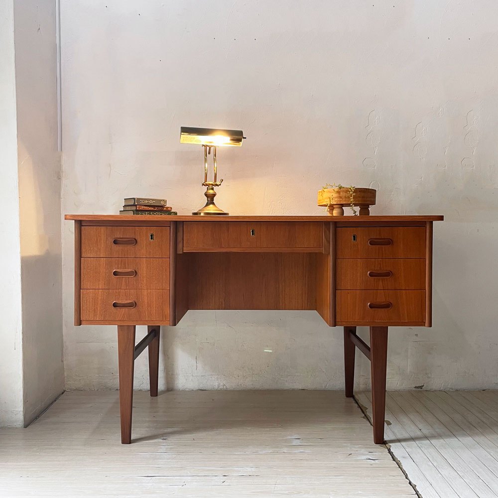 デンマークビンテージ Danish Vintage チーク材 両袖デスク 袖机 パーソナルデスク 北欧家具 Teak Vintage desk 鍵付属 ★