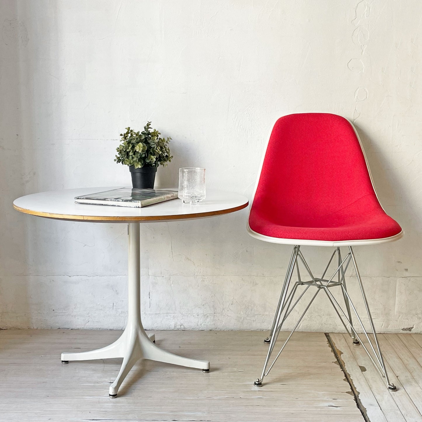 ハーマンミラー Herman Miller サイドシェルチェア Side shell chair エッフェルベース チャールズ & レイ・イームズ ファブリック ダークピンクカラー ★