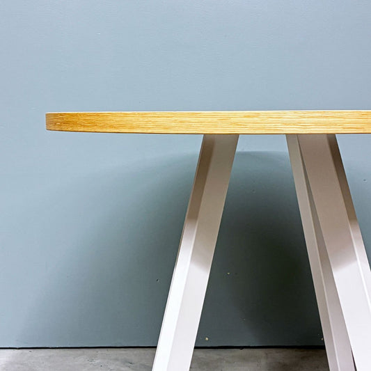 かなでもの KANADEMONO ザ・カフェテーブル THE CAFE TABLE White Steel 4pin ラウンド Φ83cm リノリウム天板 定価¥79,800- ◎