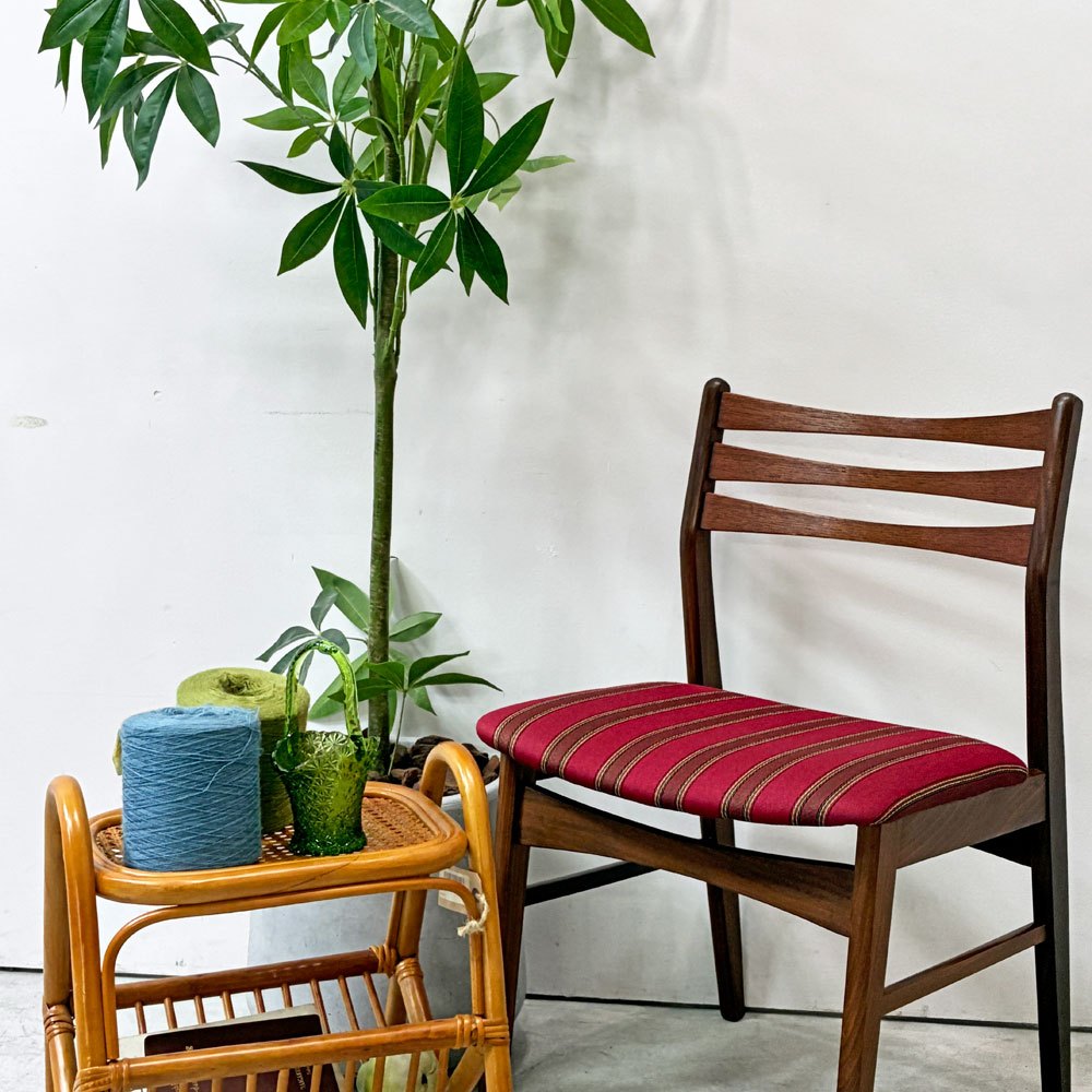 北欧ビンテージ Scandinabian Vintage チーク材 ダイニングチェア ラダーバック レッド系 ストライプ柄 北欧家具 ●