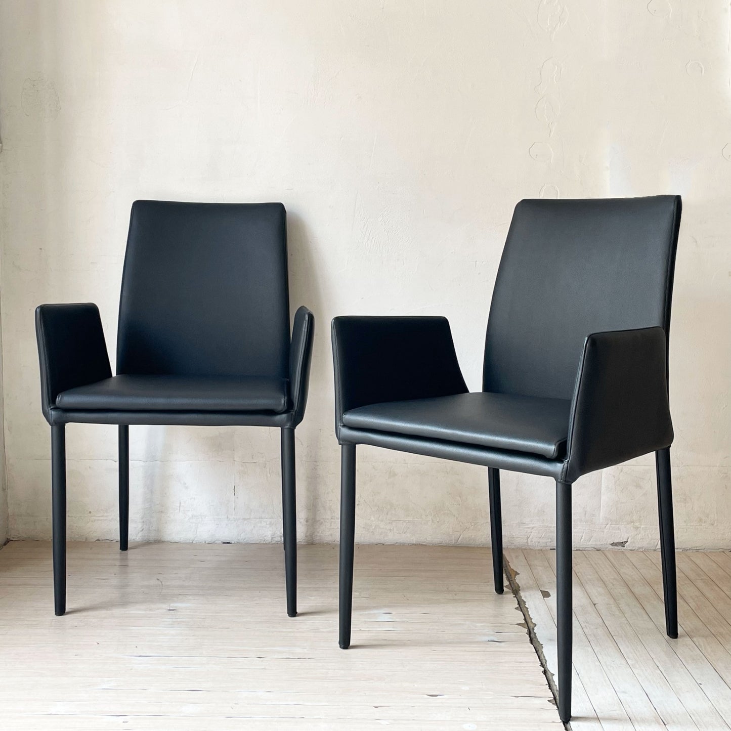 アビタスタイル AbitaStyle アマンダ Amanda アームチェア ダイニングチェア リサイクルレザー モダンデザイン B ★