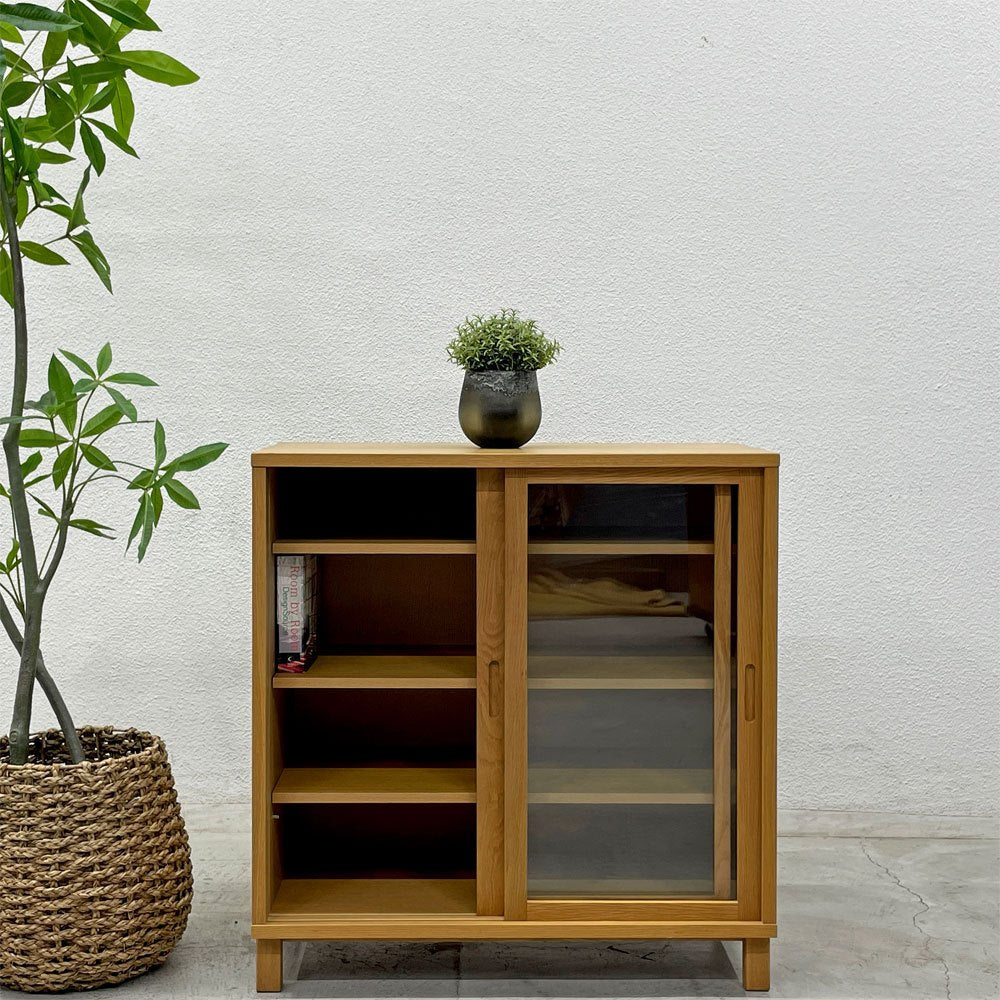 無印良品 MUJI ガラスキャビネット 引き戸 スライド扉 オーク材 80cm 本棚 収納 リビングボード シンプル ナチュラル 廃盤 〓